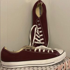 Burgundy Converse (Men-15, Women-17) in Burgundy